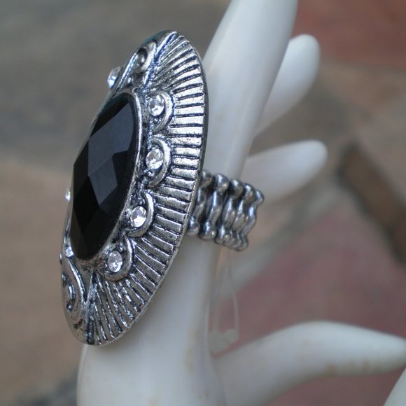 Vintage Antiqued Silver-tone Statement Ring w/Black Stone & Rhinestones OS - Picture 9 of 10